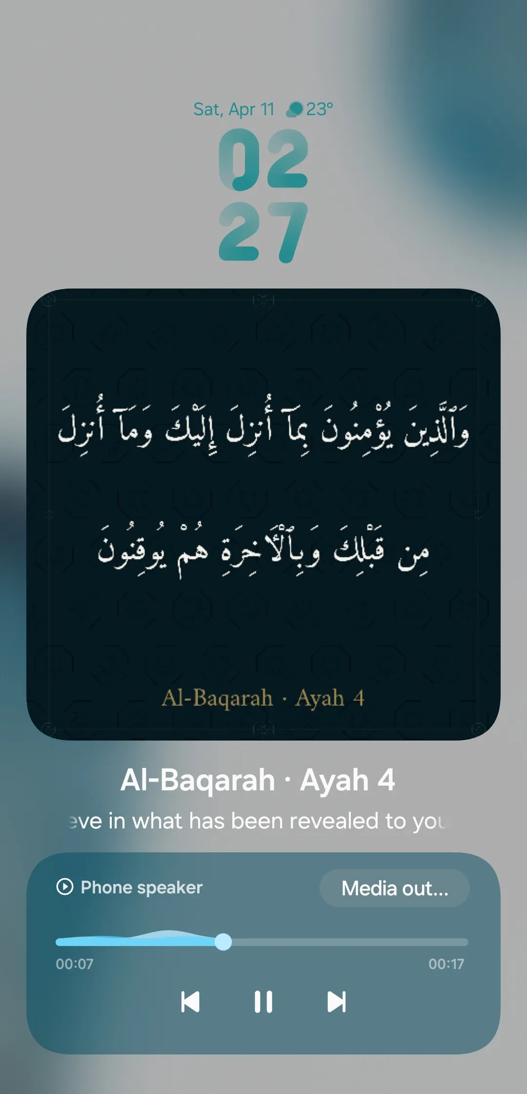 Quran verse rendered as artwork on the Android lock screen.