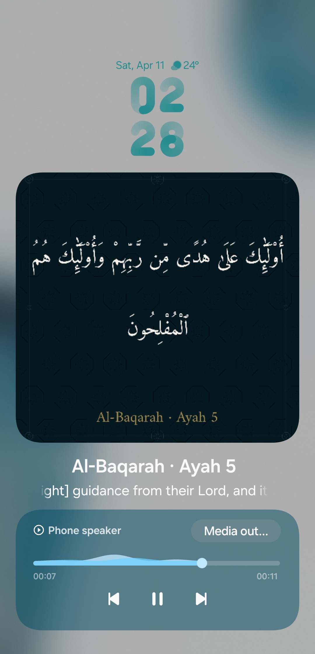 Verse five of Surah al-Baqarah rendered on the lock screen